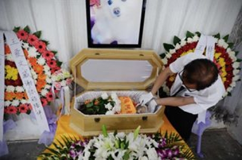 LUXURIOUS FUNERAL HELD FOR A PET DOG