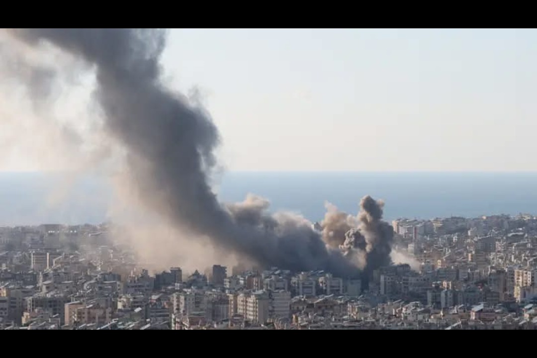 US Air Base in Bahrain ‘Destroyed’ in Reported Iranian Strike as Americans Urged to Leave Region