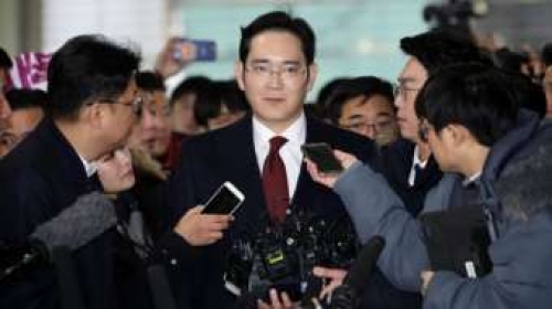 SAMSUNG'S  CEO FACES TRIAL.