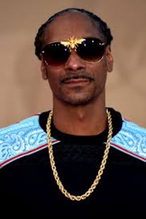 Snoop Dogg turns to God .